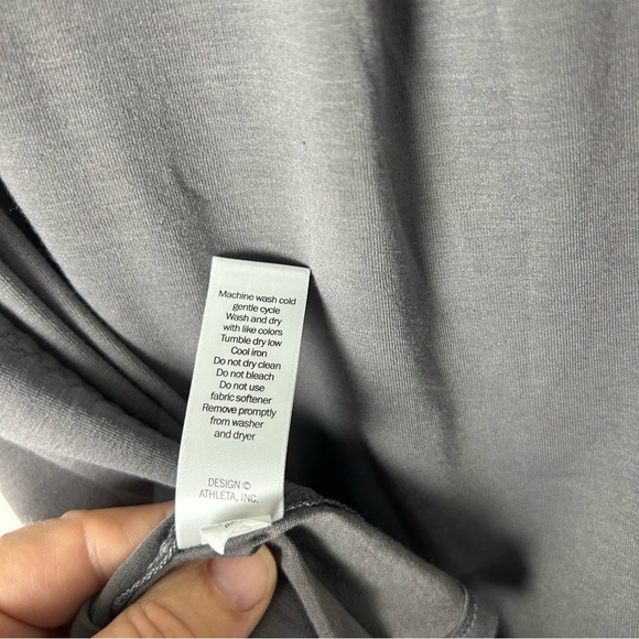 Athleta Women’s Short Sleeve Scoop Neck T shirt plum/ lavender color EC SZS - Picture 5 of 6